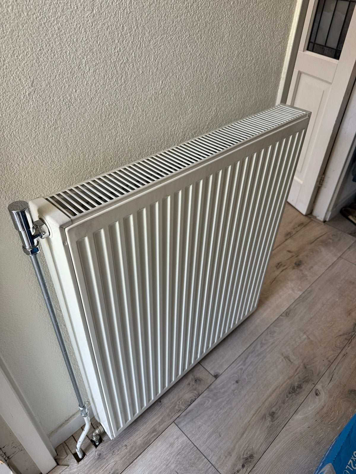 Radiator 80x90x10 in goede staat met zijverbinding, Doe-het-zelf en Verbouw, Verwarming en Radiatoren, Gebruikt, Radiator, Ophalen of Verzenden