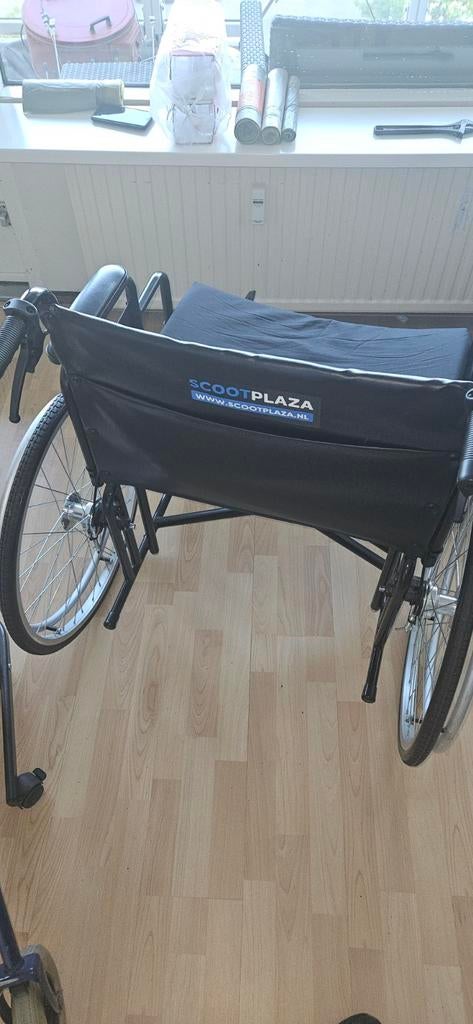 Rolstoel extra brede zitting in nieuw staat, Ophalen, Zo goed als nieuw, Duwrolstoel