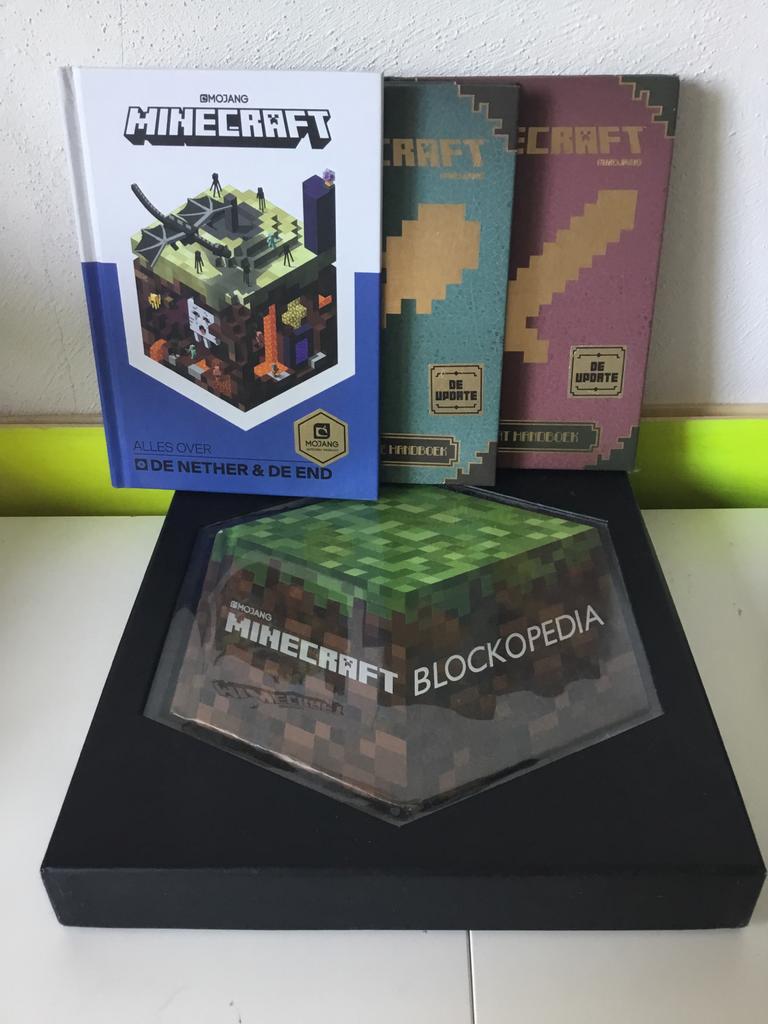 Minecraft Blockopedia + Handboeken (Alles over Minecraft), Boeken, Ophalen of Verzenden, Zo goed als nieuw, Non-fictie