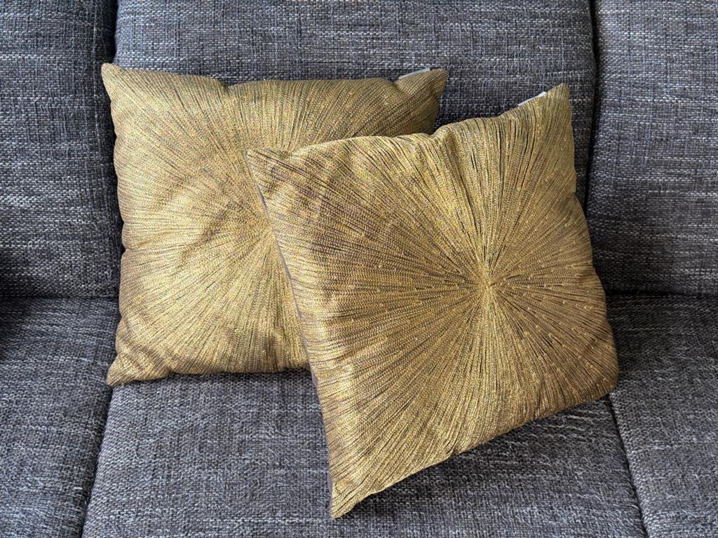 Set van 2 gouden sierkussens, 39x39 cm, Ophalen of Verzenden, Gebruikt, Geel, Vierkant