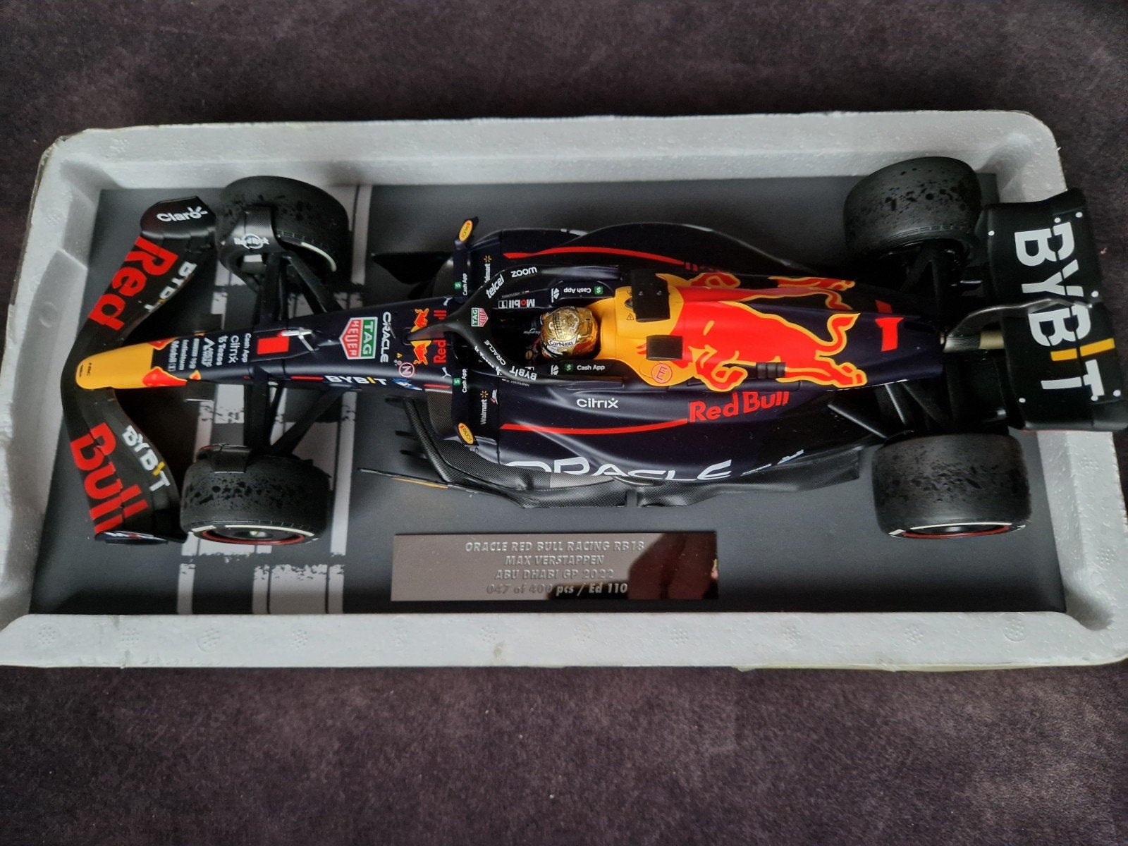 Red Bull Racing RB18 Max Verstappen Abu Dhabi 2022, Ophalen of Verzenden, Zo goed als nieuw