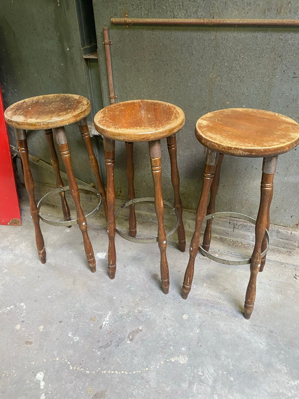 Stoere vintage houten barkruk barkrukken, Ophalen, Gebruikt, Met voetsteun, 90 cm of meer