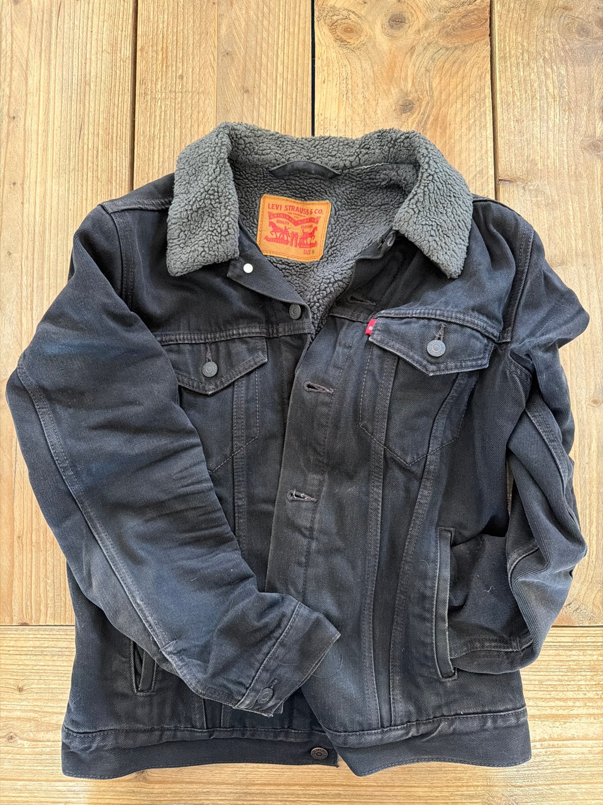 Levi's Sherpa Trucker Jacket Zwart - Maat M, Kleding | Heren, Ophalen of Verzenden, Gedragen, Maat 48/50 (M), Zwart