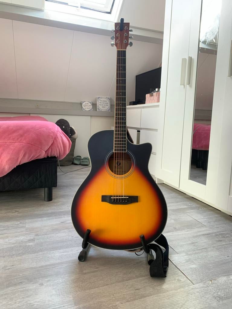Fazley Western Gitaar met Standaard, Tas en Riem en capo, Ophalen of Verzenden, Gebruikt, Western- of Steelstringgitaar, Met koffer