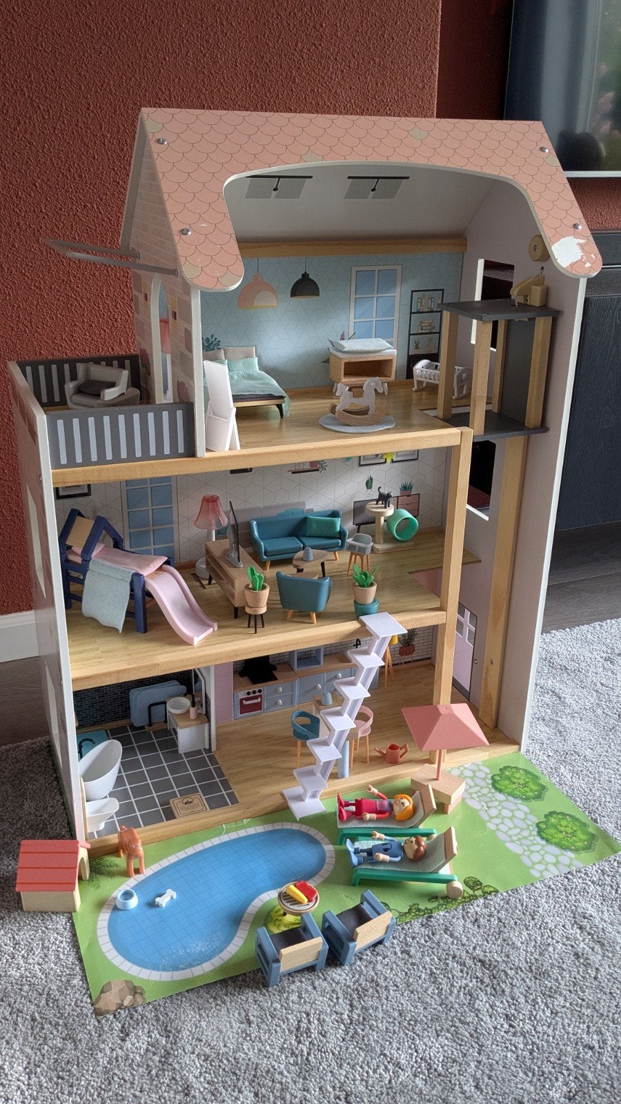 Poppenhuis - stevig en ruim + lift + extra sets, Ophalen, Zo goed als nieuw, Overige typen