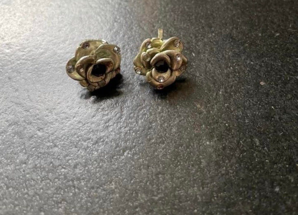 roos oorbellen met stenen, Overige materialen, Gebruikt, Ophalen of Verzenden, Knopjes of Stekers