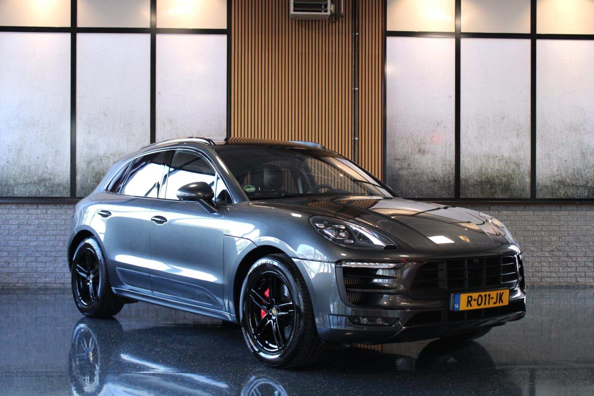 Foto 2 van Porsche Macan 3.0 GTS | Pano | Luchtvering | Sport Chrono !