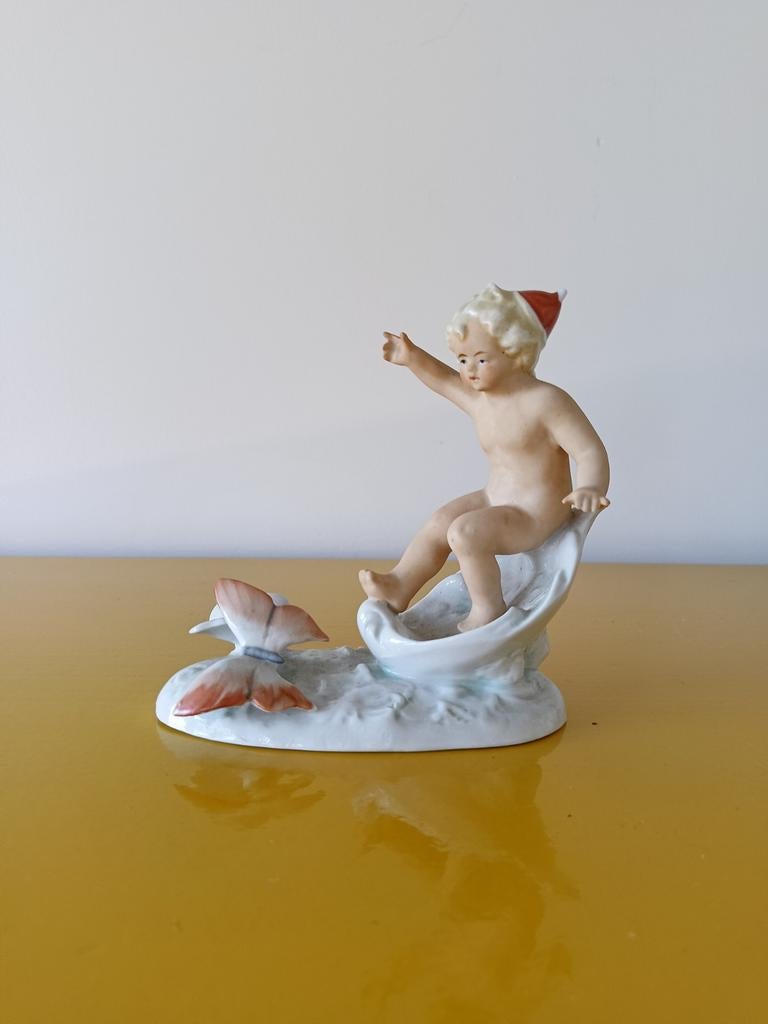 Aelteste Volkstedter Beeldje - Jongen met Vlinder (21523), Ophalen of Verzenden, Zo goed als nieuw, Mens