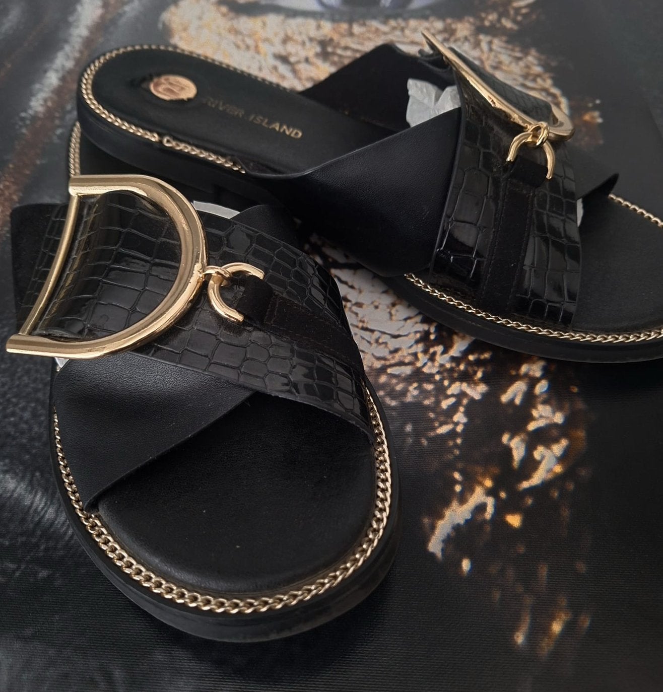 River Island Slippers zwart maat 40, nieuwstaat, Slippers, Ophalen of Verzenden, Zo goed als nieuw, River Island