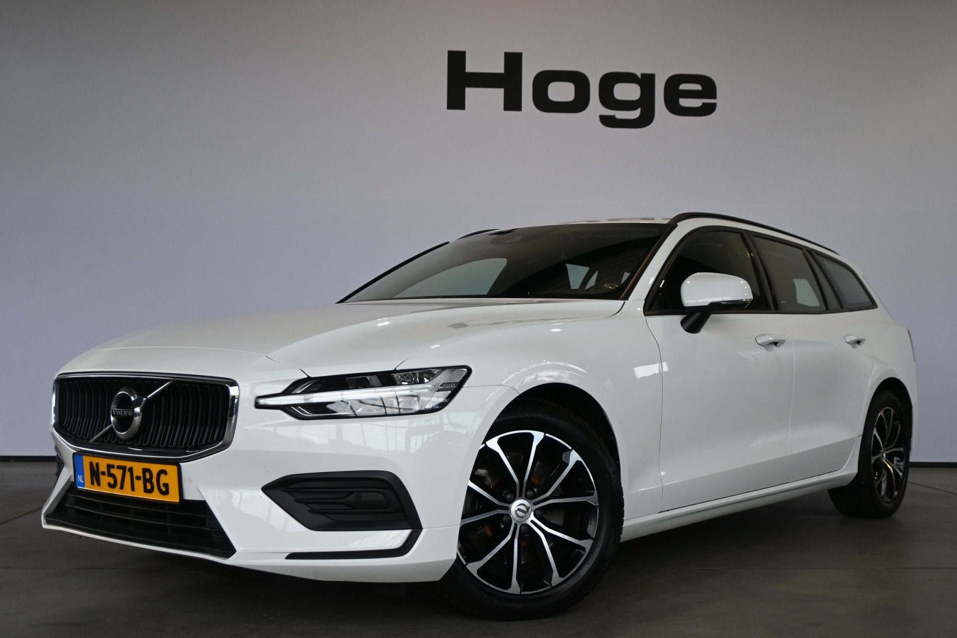 Volvo V60 2.0 B3 Momentum Advantage Automaat Navigatie Stuur, Auto's, Stof, 4 cilinders, Wit, Origineel Nederlands