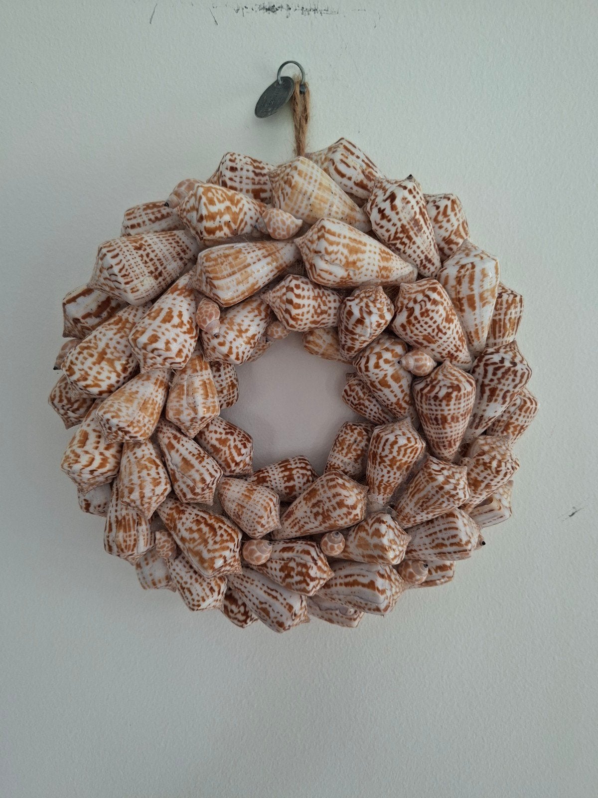 Nieuwe Riverdale schelpen krans - 23cm doorsnede, Ophalen of Verzenden, Nieuw, Krans, Schelpen