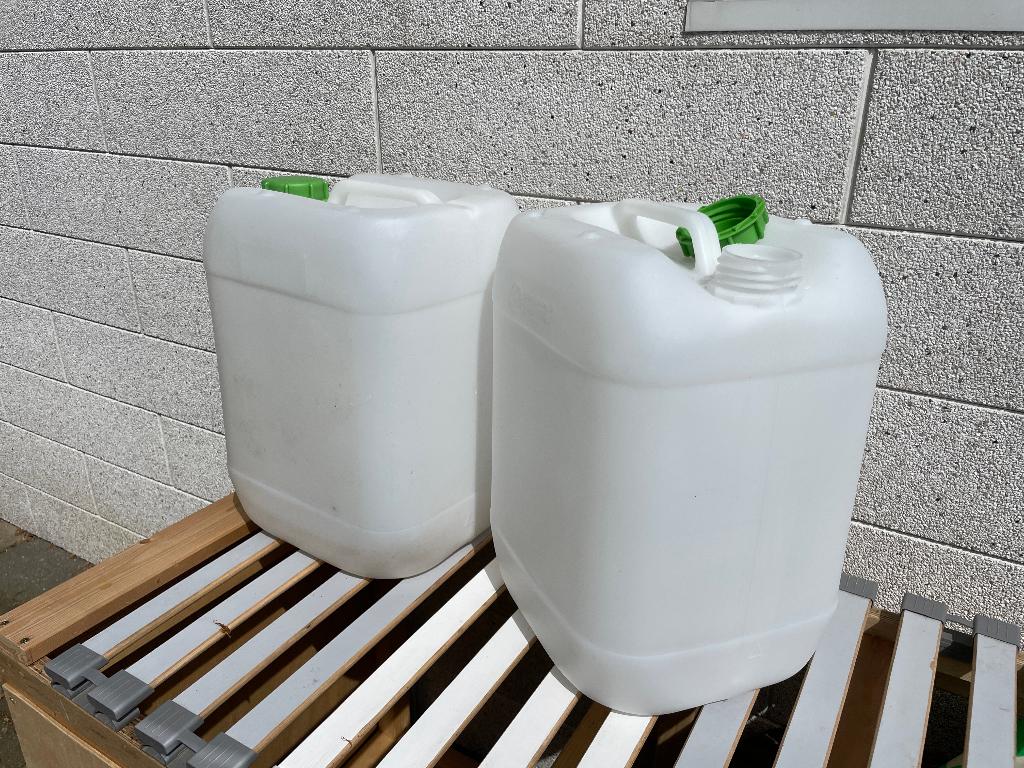 Jerrycan 2x, Caravans en Kamperen, Kampeermeubelen, Zo goed als nieuw, Overige, Ophalen