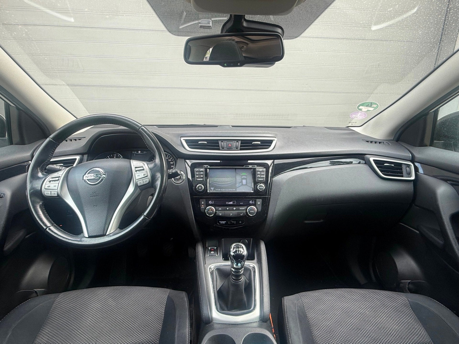 Nissan Qashqai 1.2 Connect Edition (PANORAMADAK, 360VIEW, NA, Voorwielaandrijving, Euro 5, Stof, Gebruikt