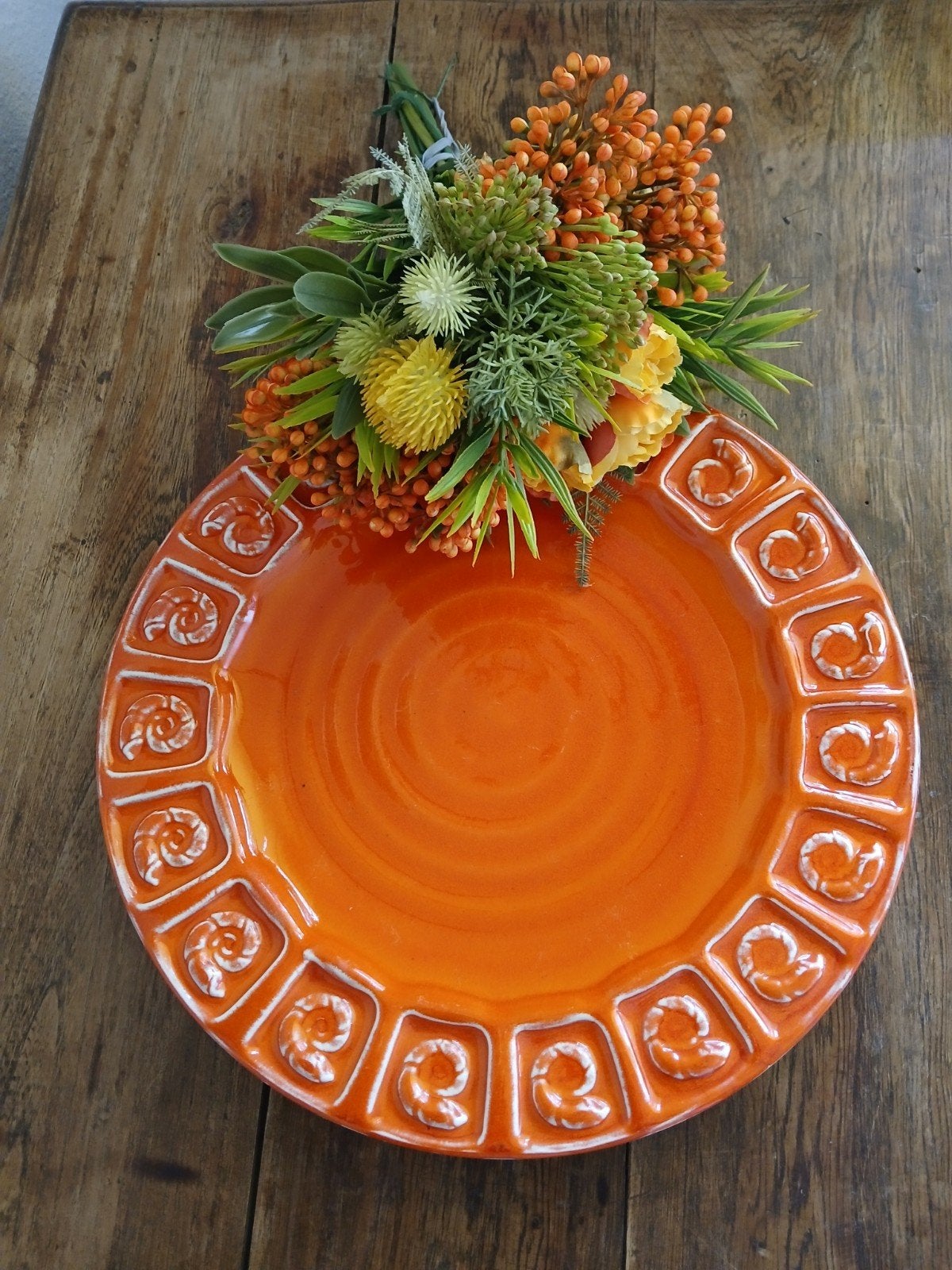 Aardewerk bord oranje, doorsnede 28 cm, Antiek en Kunst, Antiek | Keramiek en Aardewerk, Ophalen of Verzenden