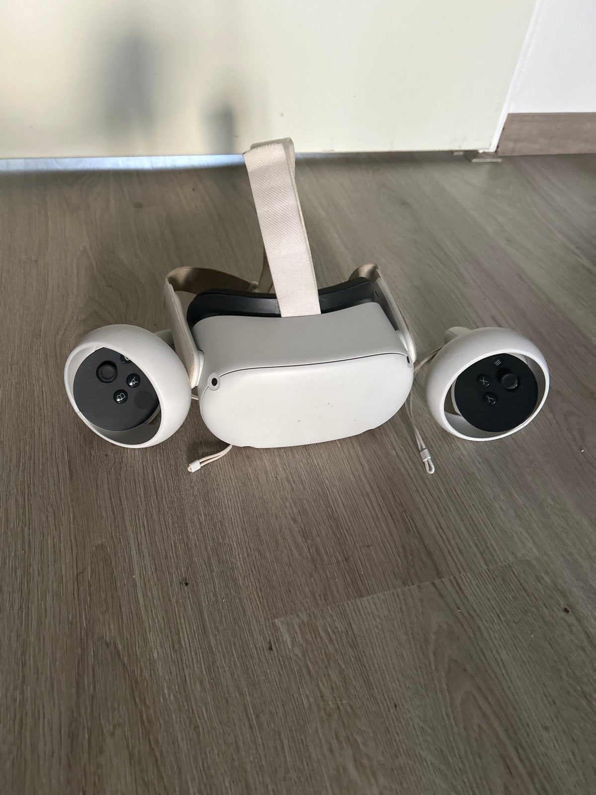 Meta Quest 2 VR-headset met controllers, Spelcomputers en Games, Virtual Reality, Ophalen, Gebruikt, VR-bril, Overige platformen