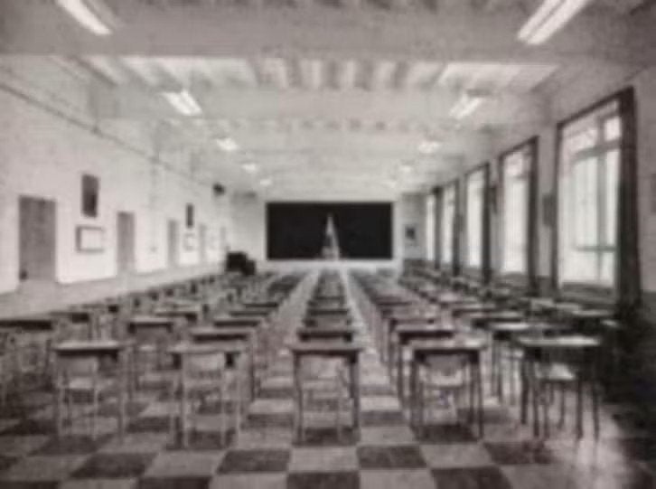 Foto Azelo R.K. Jongenspensionaat Toneelzaal Klaslokaal., Foto, Ophalen of Verzenden, Zo goed als nieuw, 1940 tot 1960