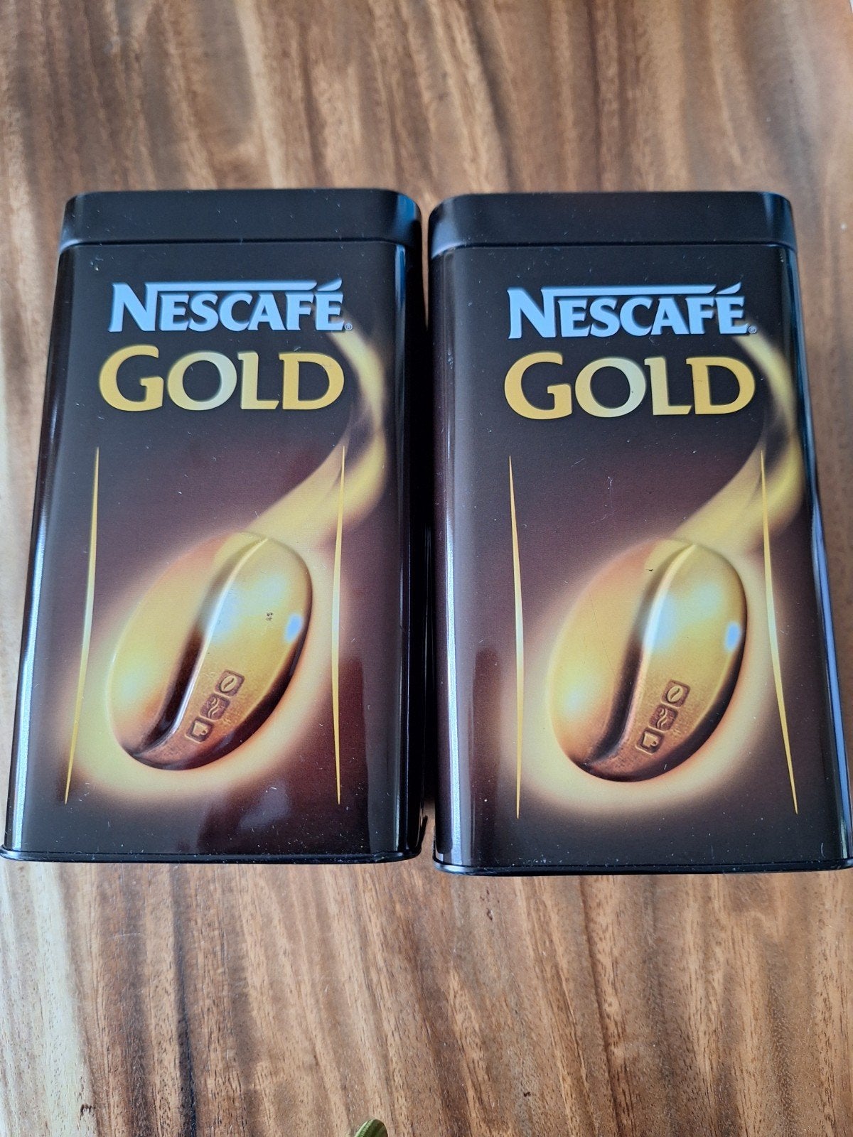 2 Nescafé Gold blikken met lepeltje, Ophalen of Verzenden, Zo goed als nieuw, Metaal