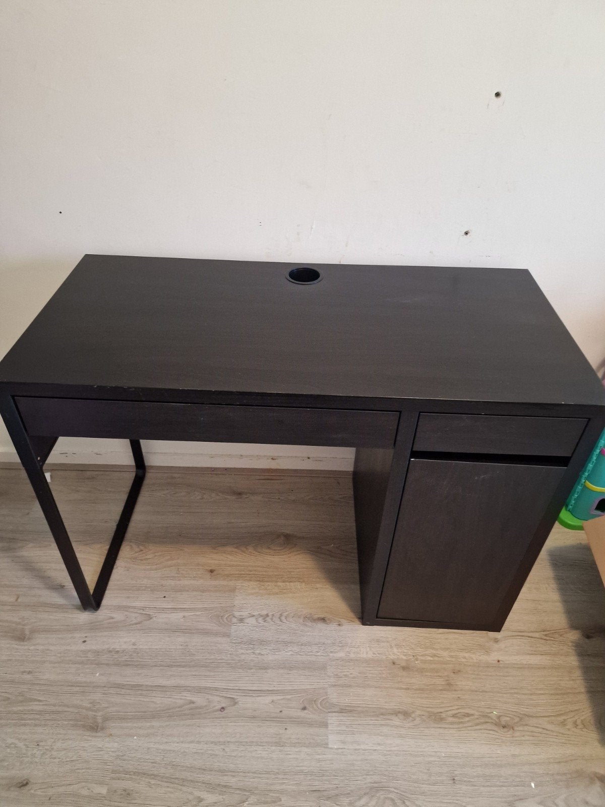 IKEA Micke Bureau Zwartbruin met Lades - in goede staat, Huis en Inrichting, Ophalen, Zwart, Gebruikt, Spaanplaat of MDF