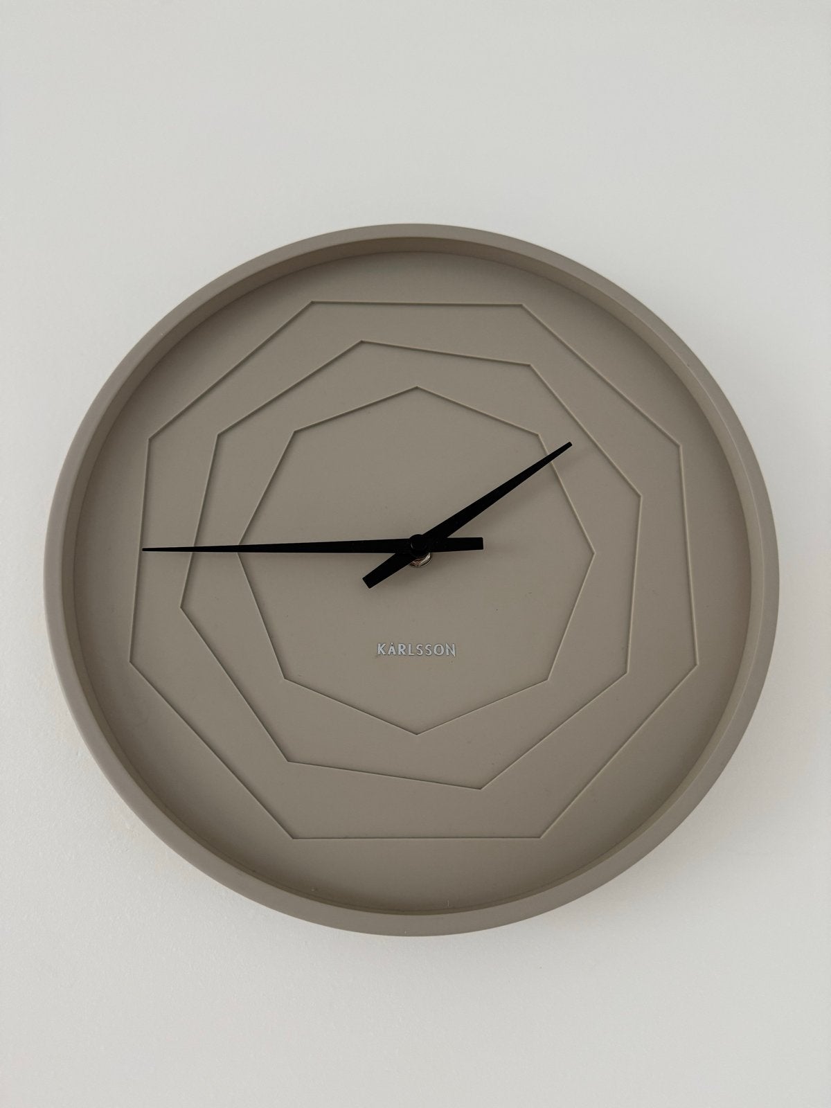 Karlsson Wandklok - Diameter 30cm, Huis en Inrichting, Ophalen, Wandklok, Grijs, Analoog