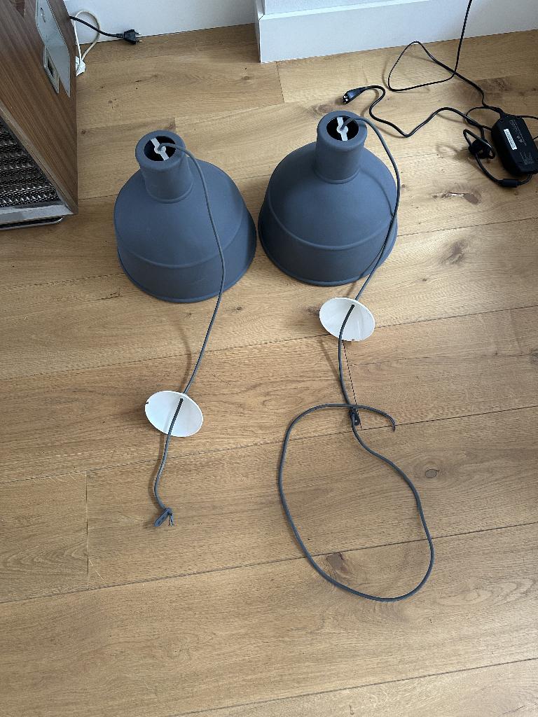 Twee Muuto Unfold lampen donkergrijs, Ophalen, Minder dan 50 cm