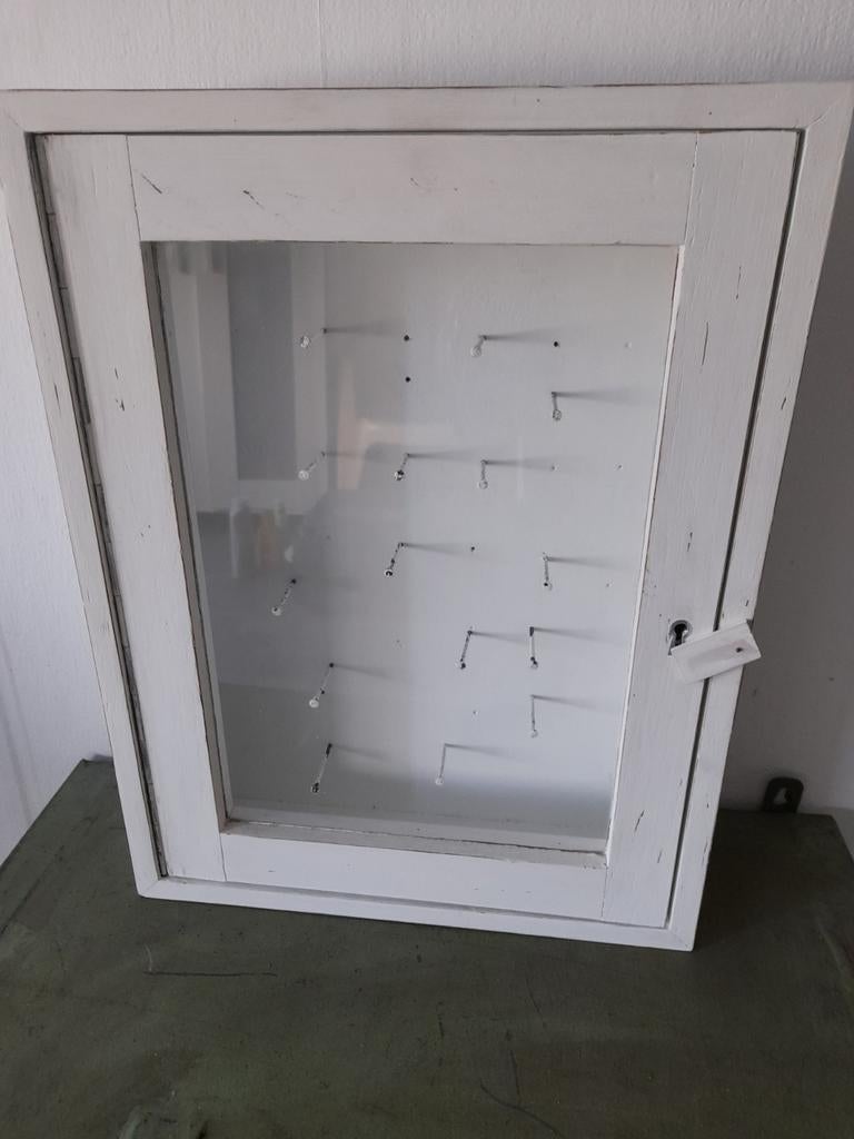 Brocant vitrine kastje sleutelkastje, Ophalen