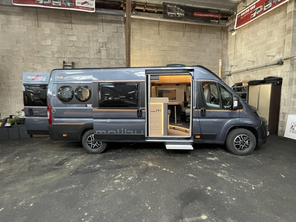 Malibu First Class Two Room 640 LERB MODELJAAR 2026, Automaat, Buscamper of Camperbus, Ringverwarming, Malibu