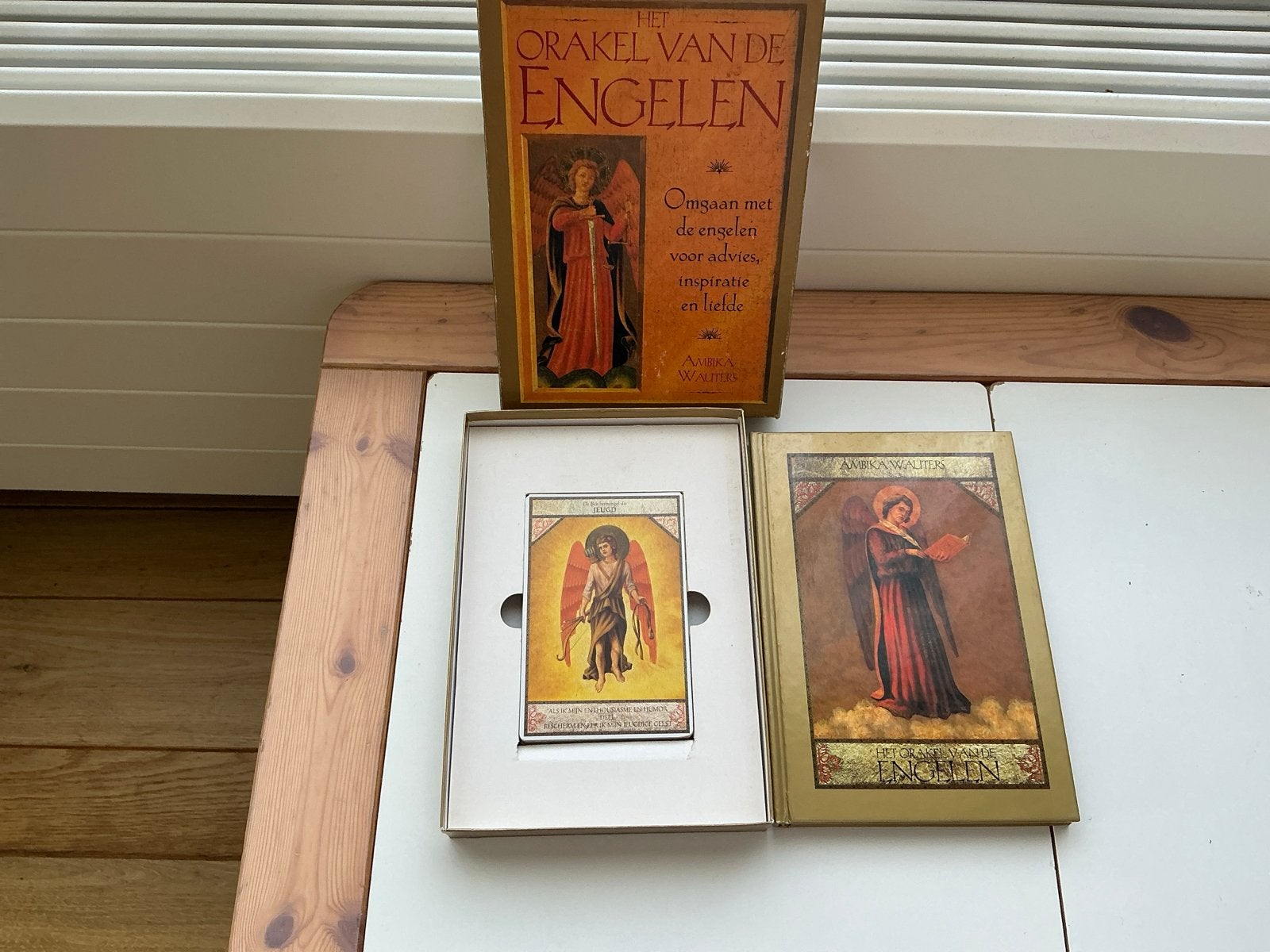 Het Orakel van de Engelen - Kaartenset met boekje, Ophalen of Verzenden, Zo goed als nieuw, Spiritualiteit algemeen, Overige typen