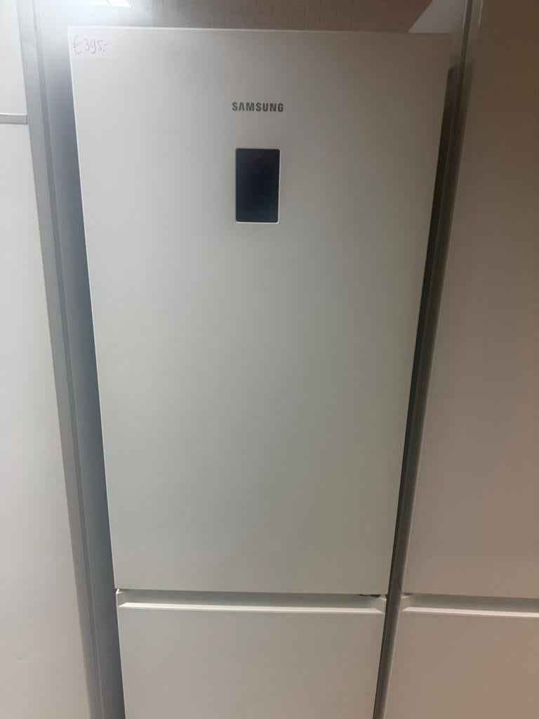 Diverse koelkasten en vriezers ongebruikt!, Witgoed en Apparatuur, Ophalen, 200 liter of meer, 60 cm of meer, Met aparte vriezer