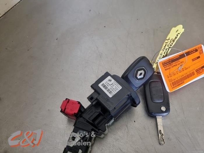 Kontaktslot + Sleutel van een Renault Express, Gebruikt, -, Renault, -