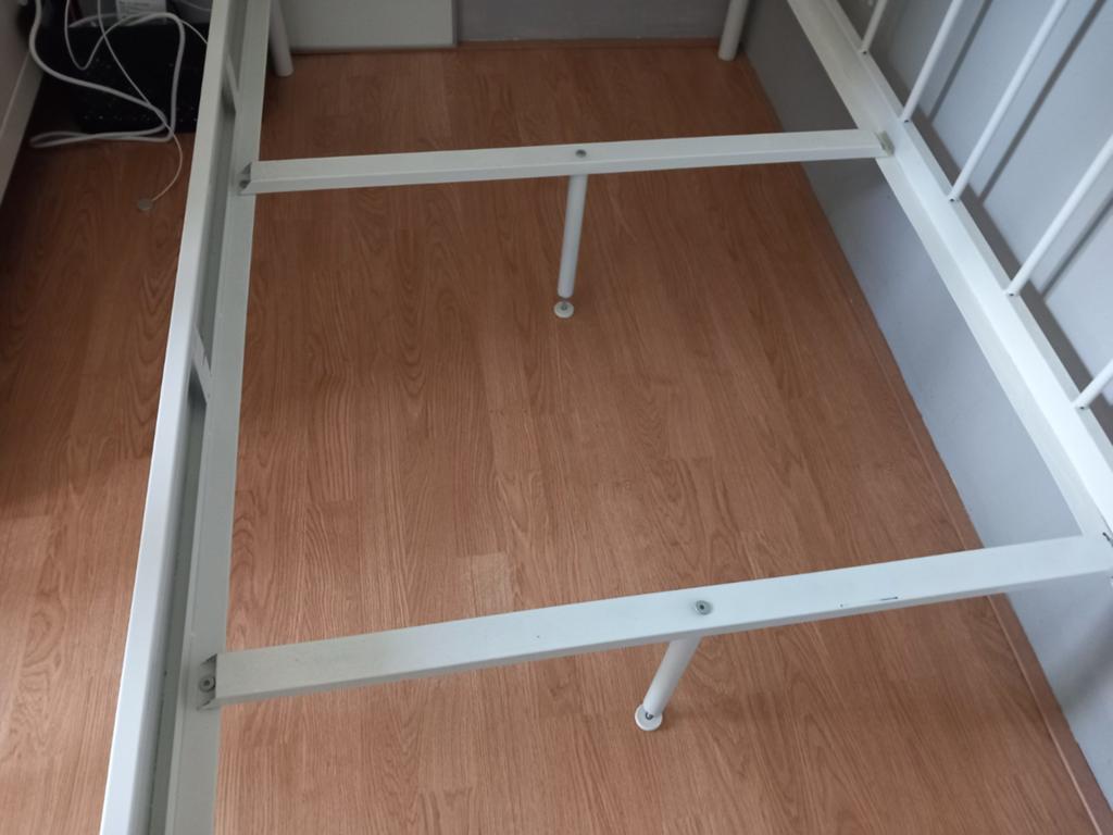 Wit metalen bedframe met spijlen - 90x200 cm, Auto diversen, Anti-diefstal, Gebruikt, Ophalen