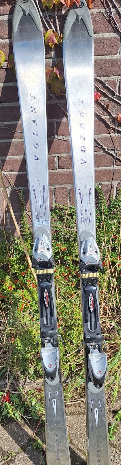 Volant Vertex ski's met Tyrolia bindingen, Sport en Fitness, 140 tot 160 cm, Gebruikt, Carve, Skiën