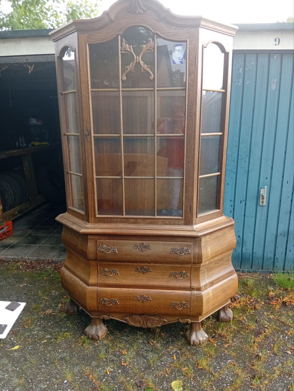 Antieken kast, Ophalen