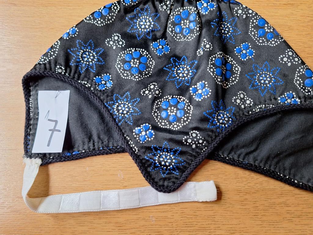 2 mutsen, klederdracht Staphorst. 7.50 per stuk, Antiek en Kunst, Antiek | Kleding en Accessoires, Ophalen of Verzenden