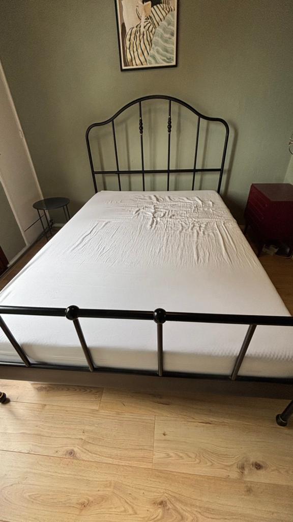 Metalen IKEA bed 140x200, Huis en Inrichting, Slaapkamer | Bedden, Ophalen, Gebruikt, Zwart, Tweepersoons