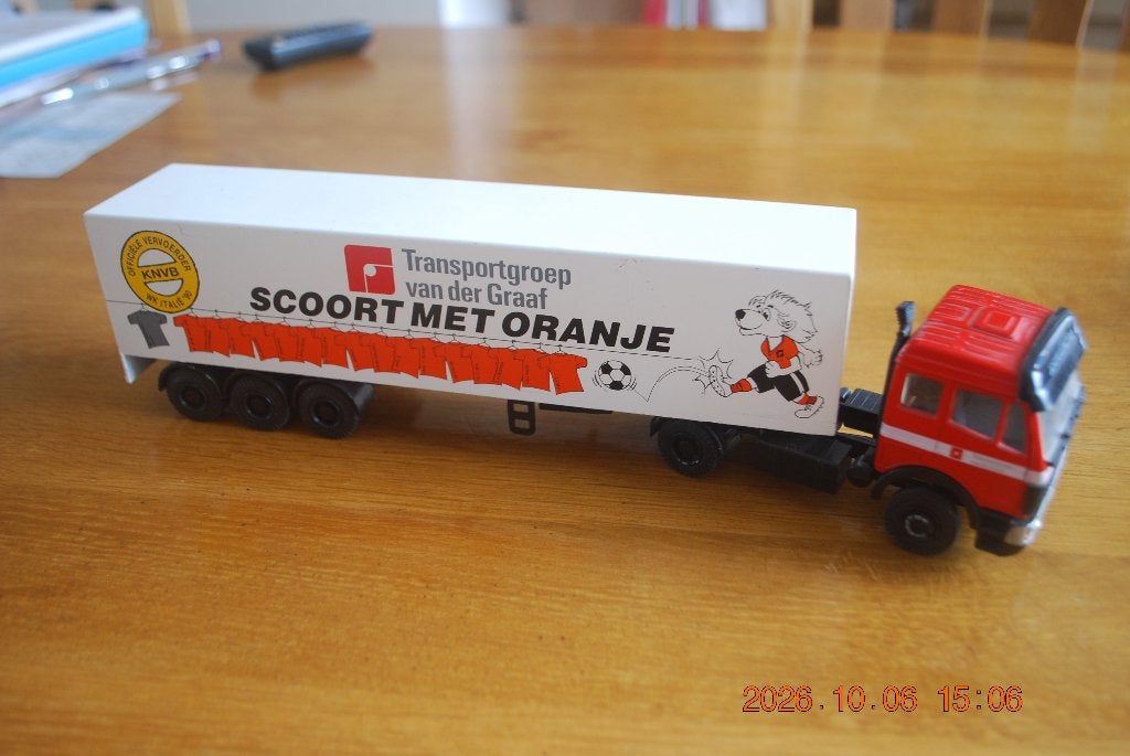 Modelauto Van der Graaf voetbal, Hobby en Vrije tijd, Ophalen, Zo goed als nieuw, Bus of Vrachtwagen, Overige merken