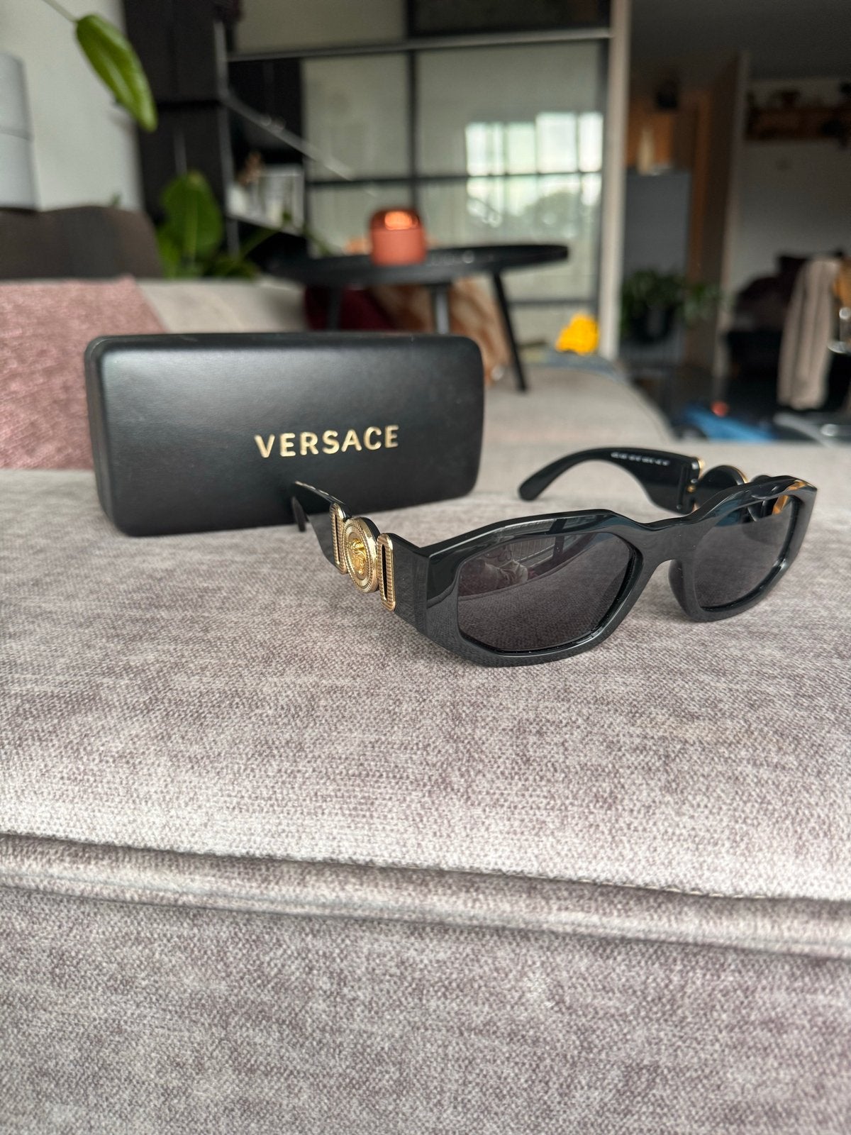 Versace Zonnebril Biggie met Gouden Medusa Details, Zonnebril, Zwart, Gianni Versace, Ophalen of Verzenden