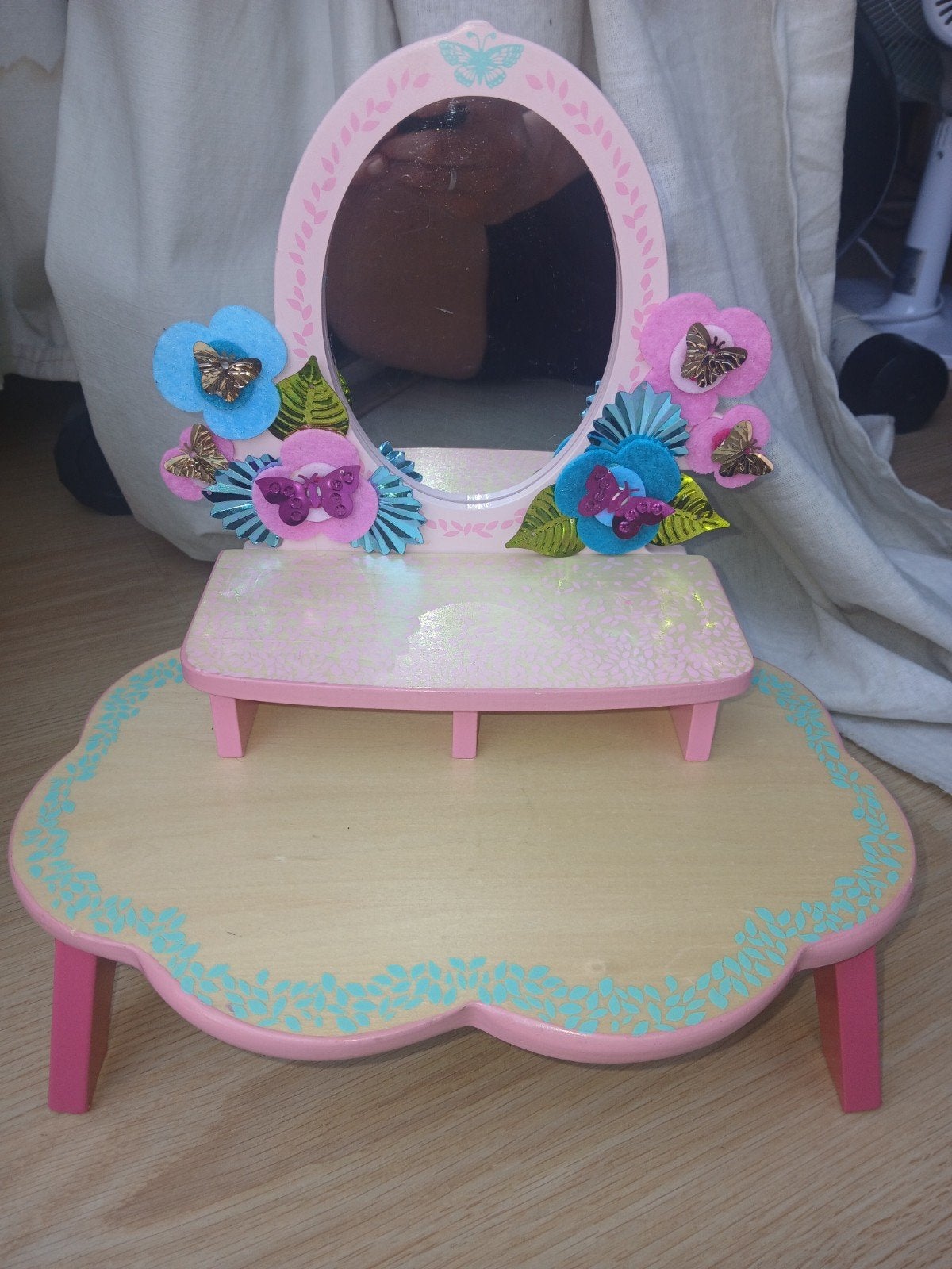 Roze houten kaptafel met spiegel en bloemen, Ophalen, Meisje