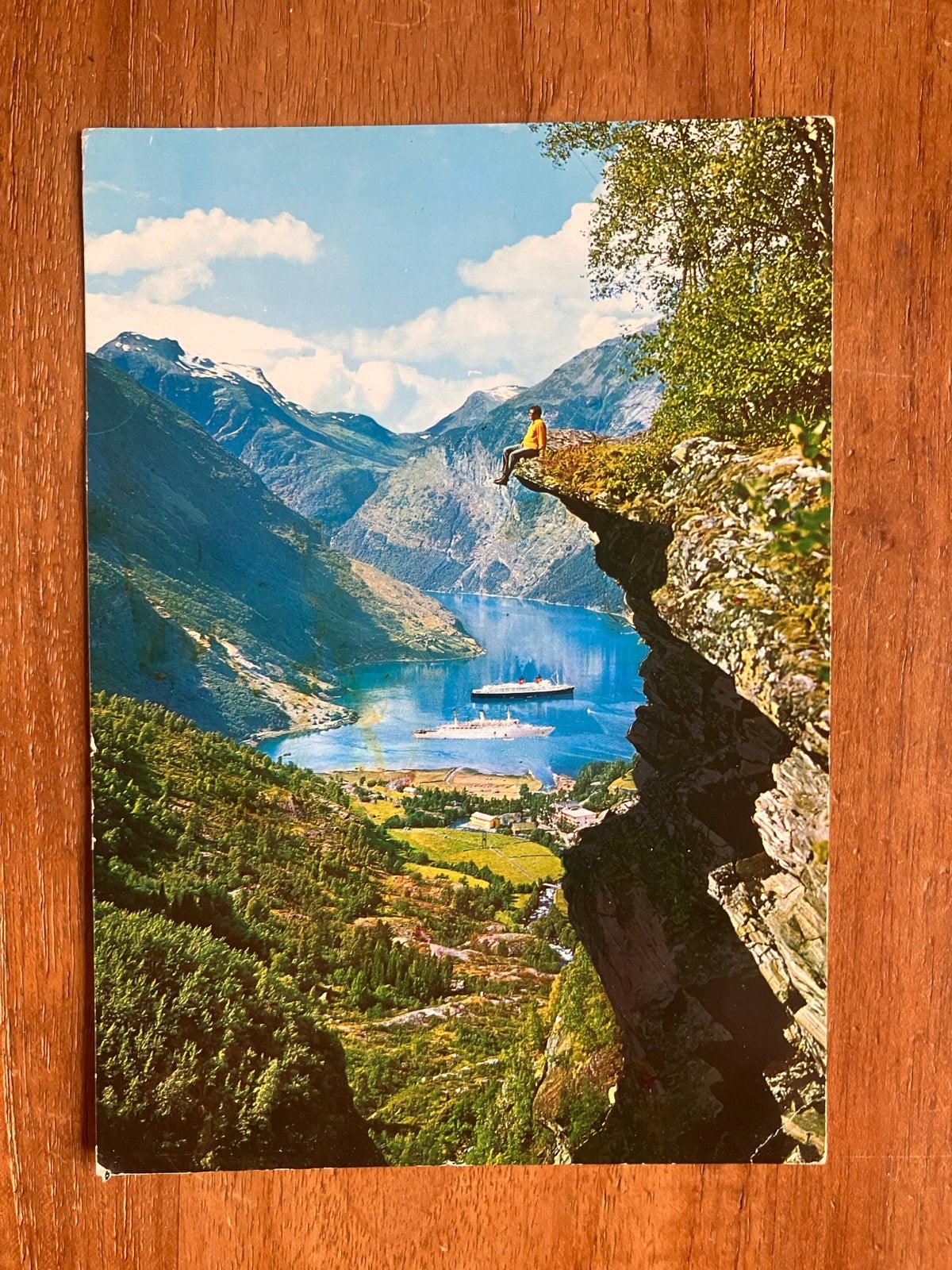 Noorwegen: cruiseschip bij Flydalsjuvet, Geiranger - 1982, Ophalen of Verzenden, Gebruikt, Motorboot, Kaart, Foto of Prent