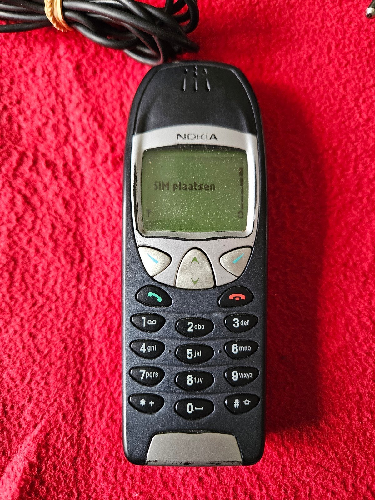Goed werkende Nokia telefoon model 6210s, simlockvrij €15, Gebruikt, Geen camera, Zwart, Fysiek toetsenbord