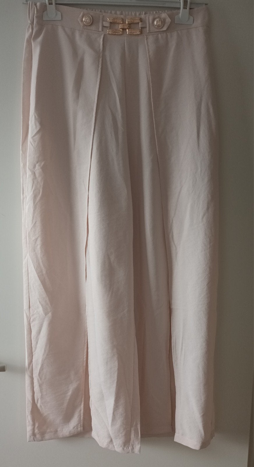 Crème culotte broek met gouden gesp, Maat 38/40 (M), Beige, Ophalen of Verzenden, Driekwart