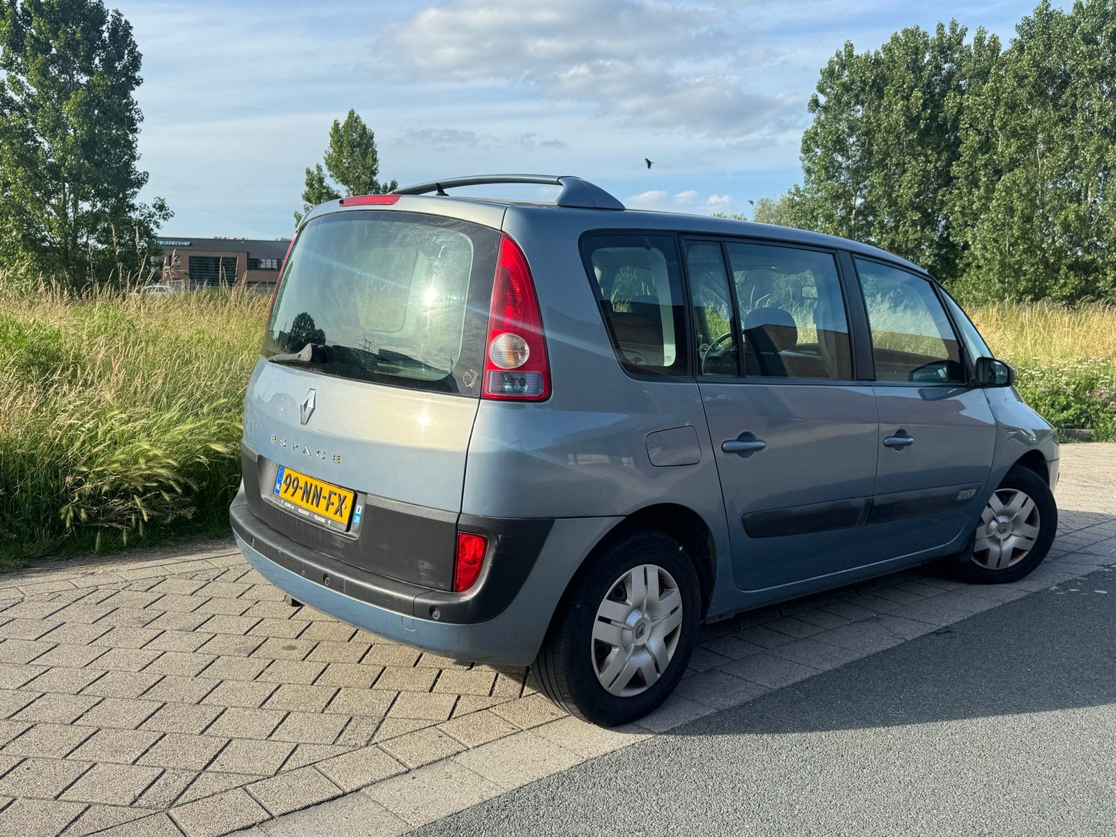 Renault Espace 2.0 16V S2005 Auth 2004 Blauw, Auto's, Voorwielaandrijving, 1998 cc, 136 pk, 1800 kg