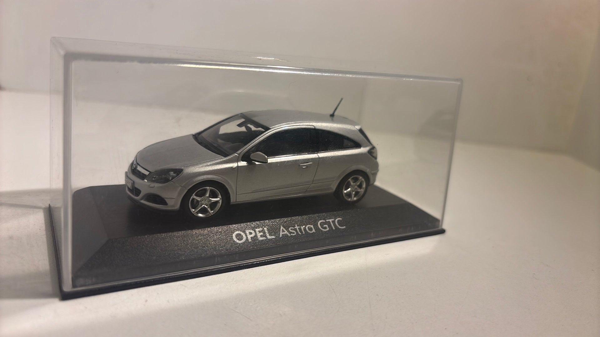 Opel astra gtc zilver minichamps 1.43, Auto, Ophalen of Verzenden, MiniChamps, A