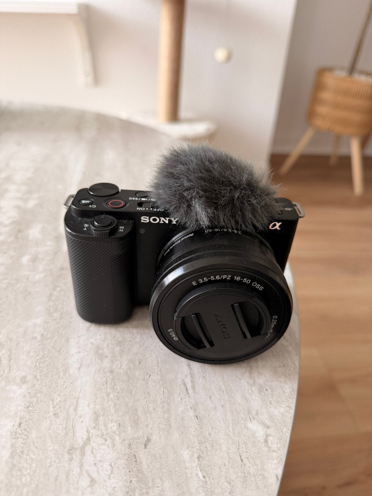 Sony ZV-E10 + 2 lenzen + accessoires – zo goed als nieuw, Ophalen of Verzenden, Zo goed als nieuw, Sony, Geen optische zoom