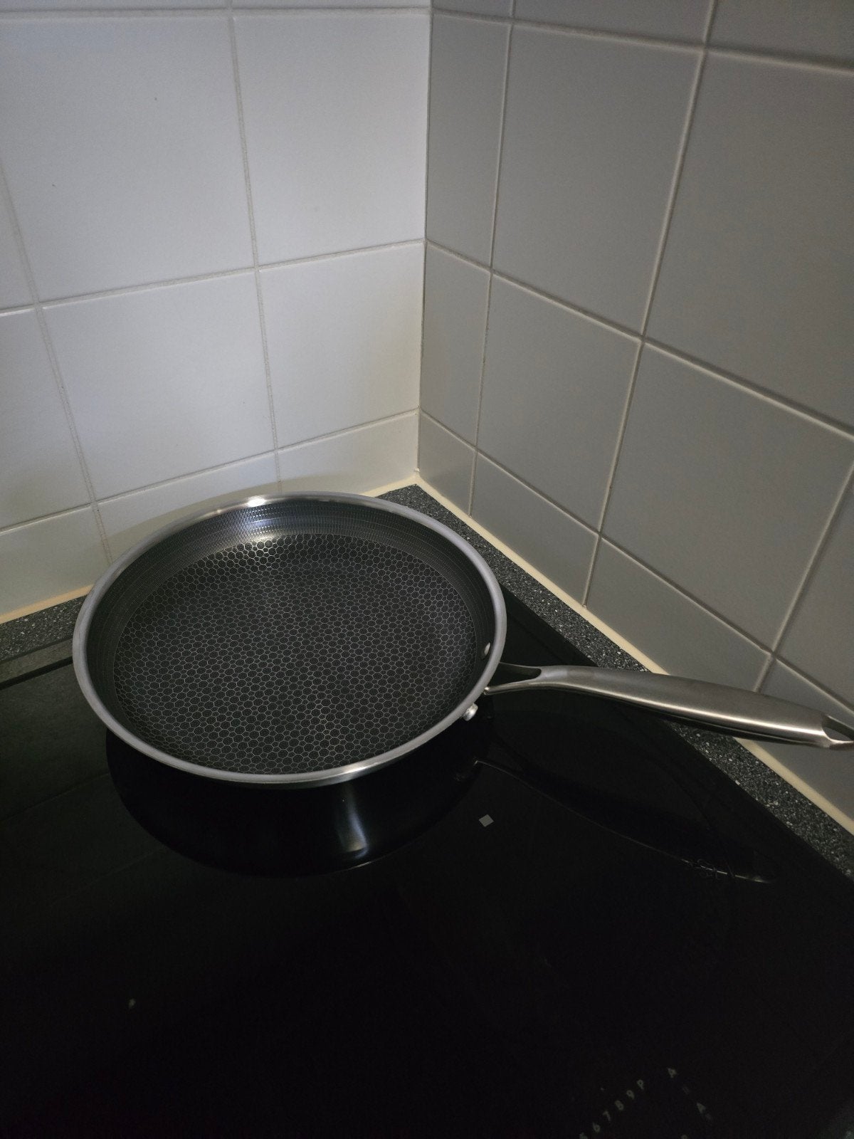 Koekenpan met honingraatstructuur, zo goed als nieuw, Koekenpan, Ophalen of Verzenden, Zo goed als nieuw, Rvs