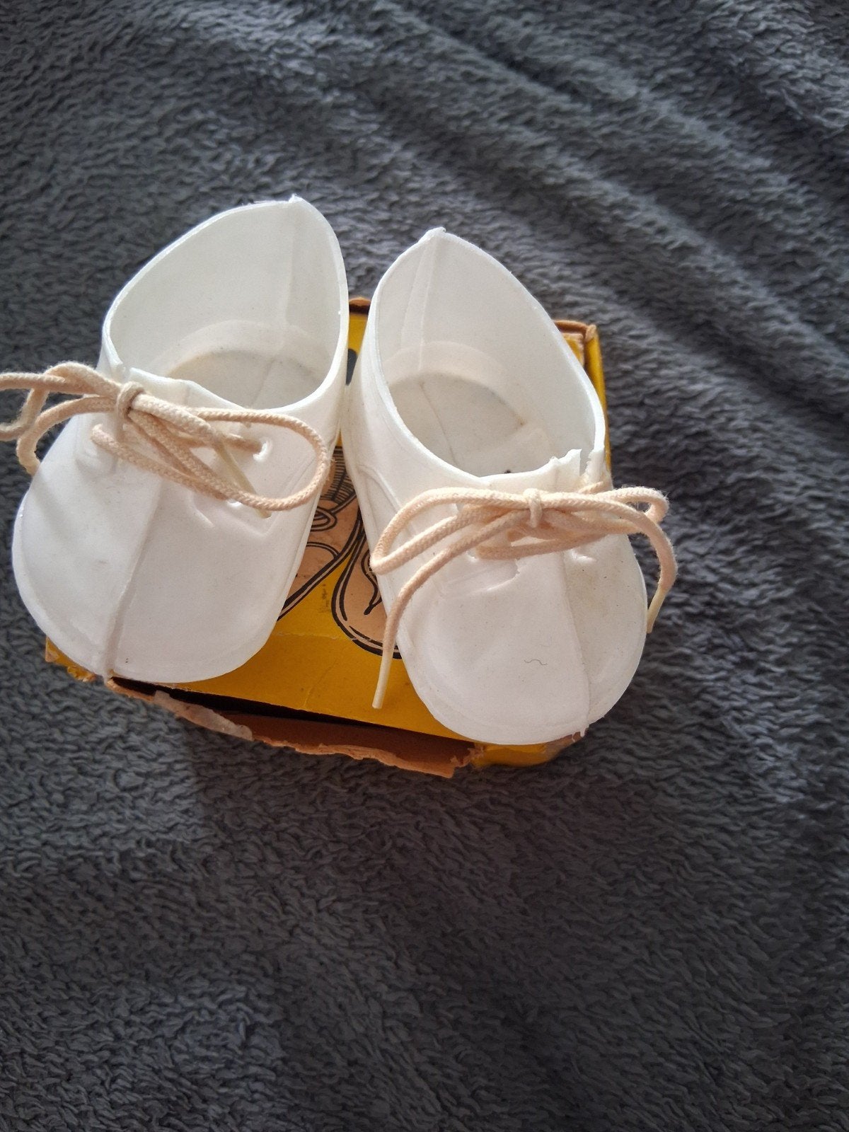 Vintage Wildebras poppenschoentjes - wit, Kinderen en Baby's, Speelgoed | Poppen, Ophalen of Verzenden, Zo goed als nieuw, Overige typen