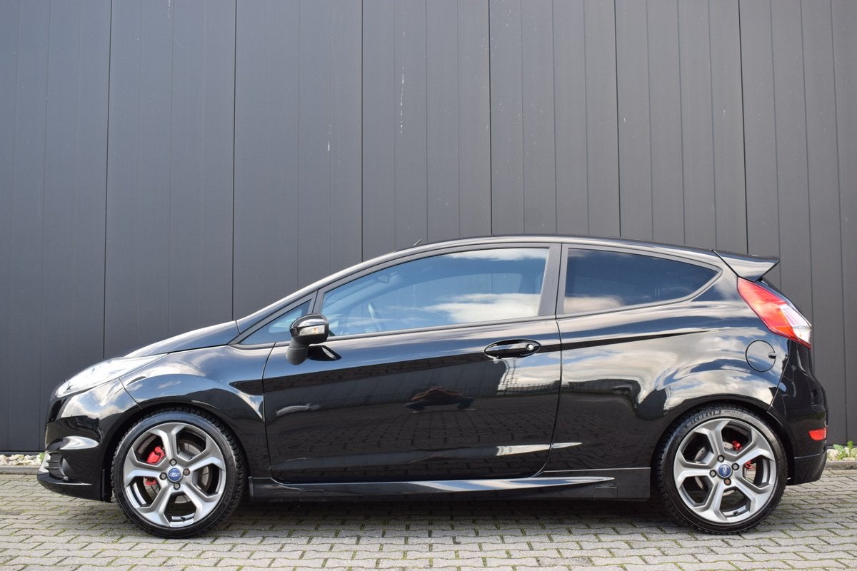 Ford Fiesta 1.6 ST2 180pk Recaro Sportstoelen | Xenon | Half, Voorwielaandrijving, 1596 cc, 1063 kg, Gebruikt