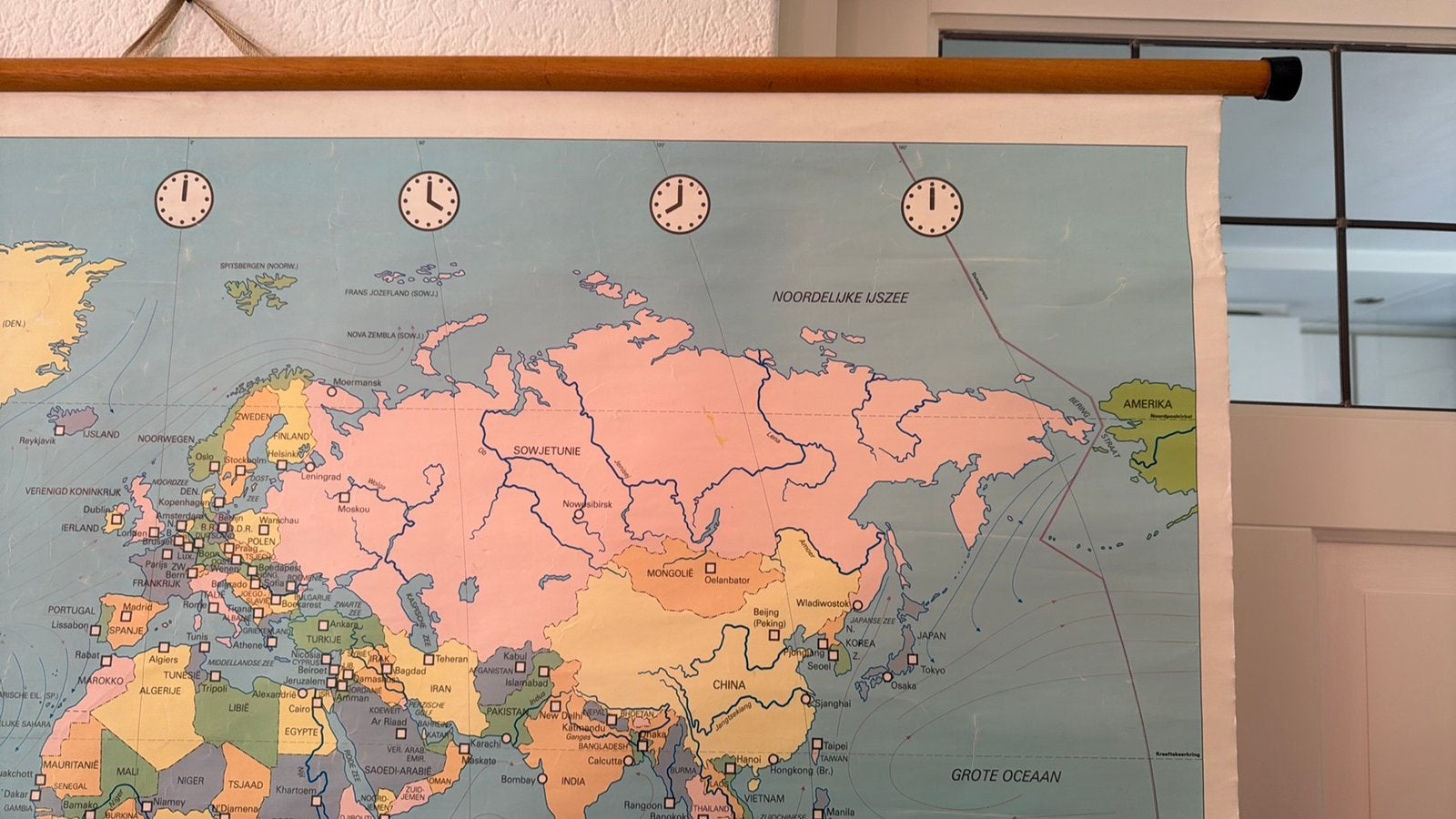 In zeer mooie staat Wereldkaart !, Antiek en Kunst, Antiek | Schoolplaten, Ophalen, Aardrijkskunde