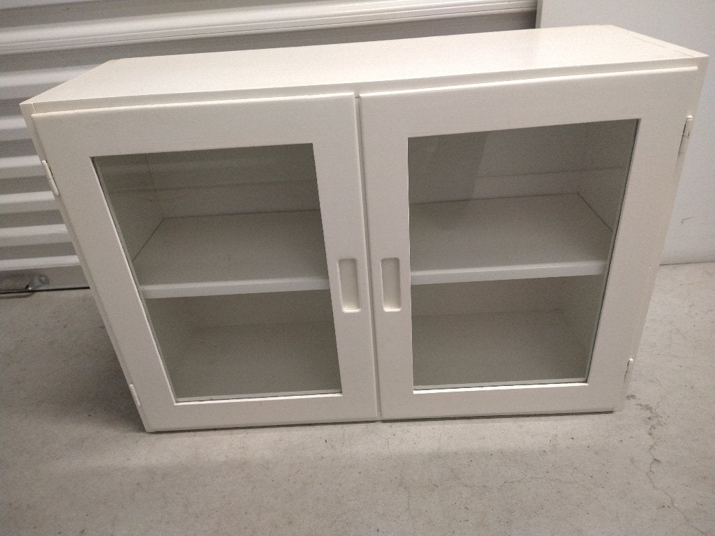 Wit houten hangkastje met glazen deuren, Huis en Inrichting, Kasten | Vitrinekasten, Ophalen, 50 tot 100 cm, Minder dan 100 cm
