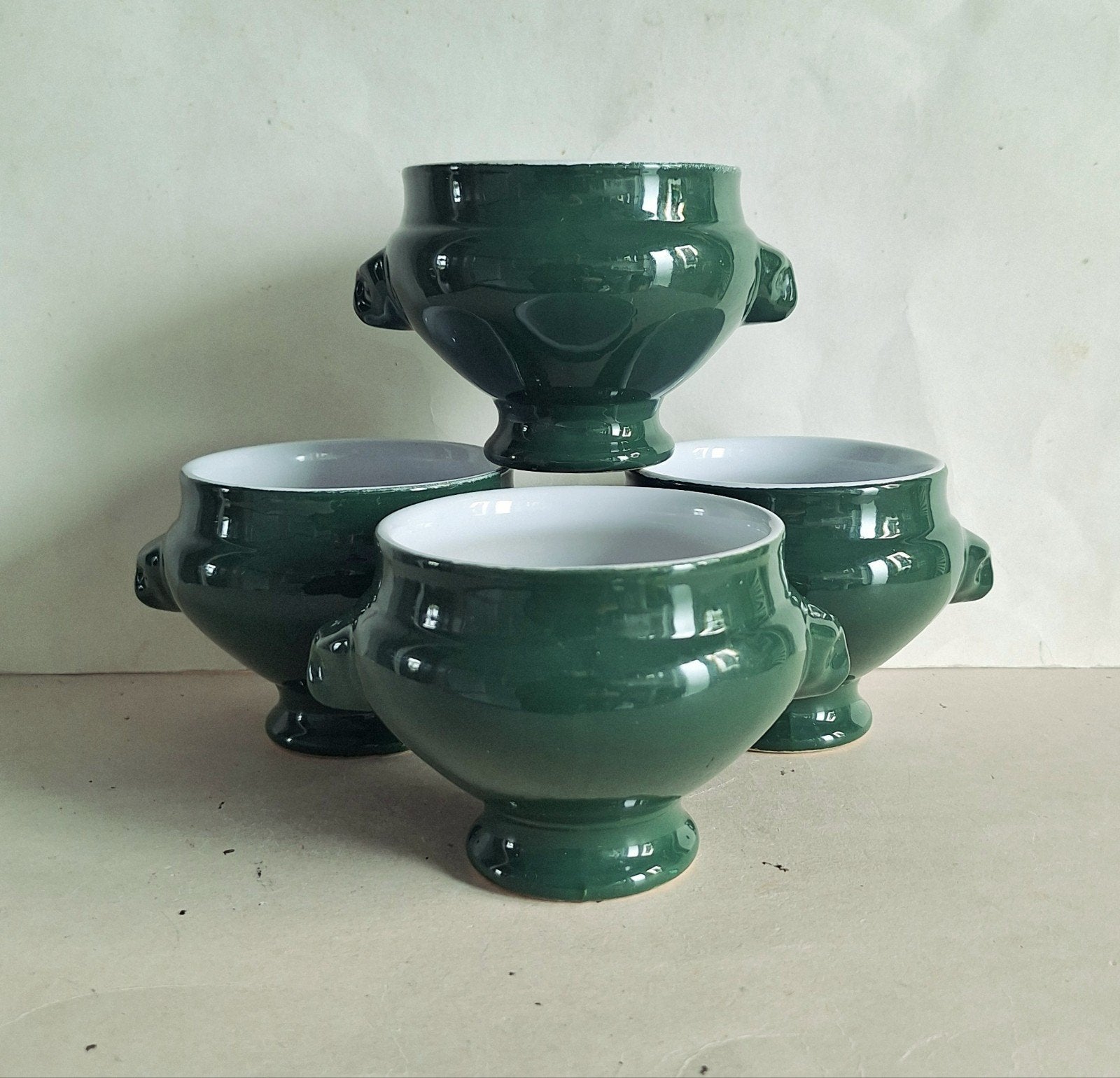 Emile Henry France 4 groene steengoed leeuwenkop soepkommen, Overige merken, Vintage, Ophalen of Verzenden, Zo goed als nieuw