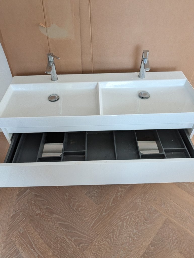 Wastafelmeubel met dubbele wasbak en kranen en spiegelkast, Huis en Inrichting, Badkamer | Badkamermeubels, Ophalen, Gebruikt